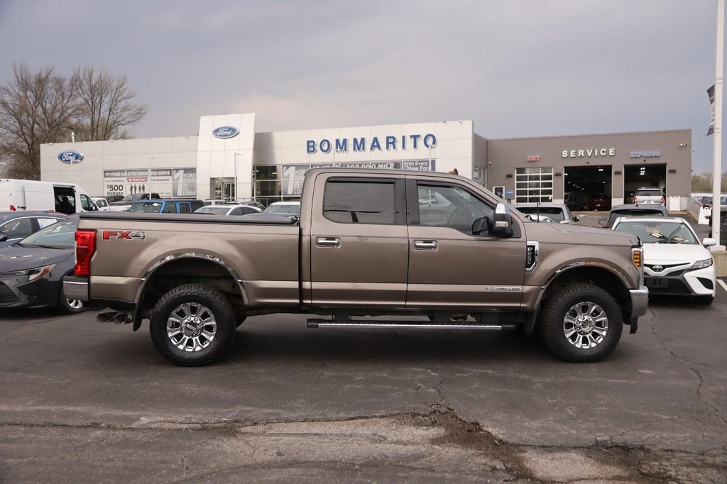 Ford Super Duty F-250 SRW Vehicle Full-screen Gallery Image 5