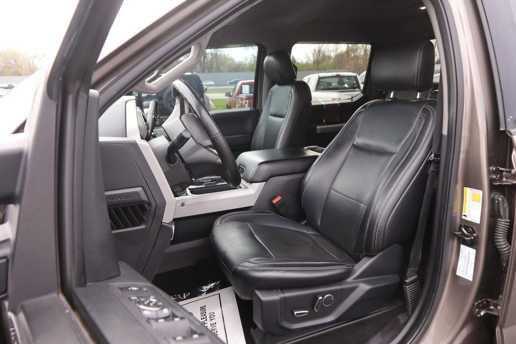 Ford Super Duty F-250 SRW Vehicle Full-screen Gallery Image 8