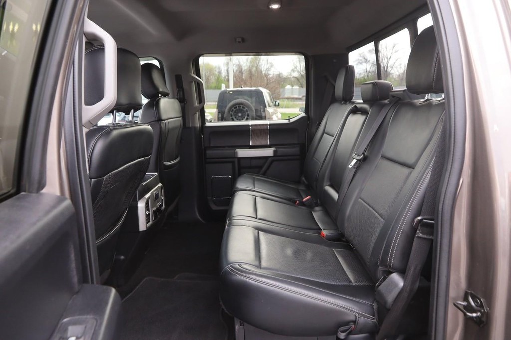 Ford Super Duty F-250 SRW Vehicle Full-screen Gallery Image 9
