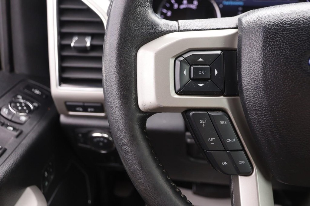 Ford Super Duty F-250 SRW Vehicle Full-screen Gallery Image 11