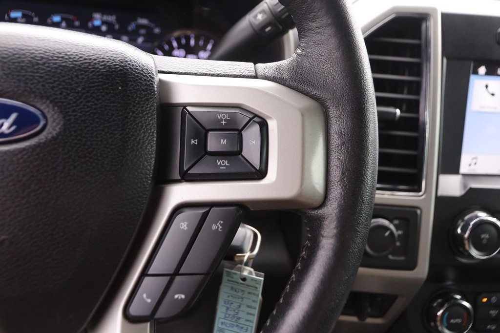 Ford Super Duty F-250 SRW Vehicle Full-screen Gallery Image 12