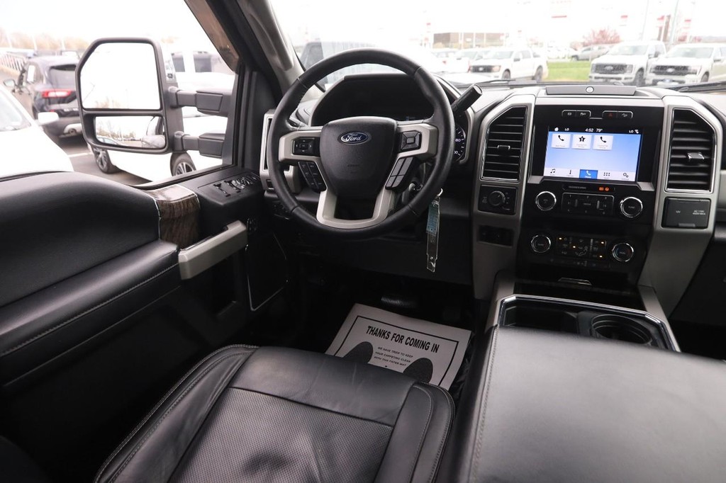 Ford Super Duty F-250 SRW Vehicle Full-screen Gallery Image 21