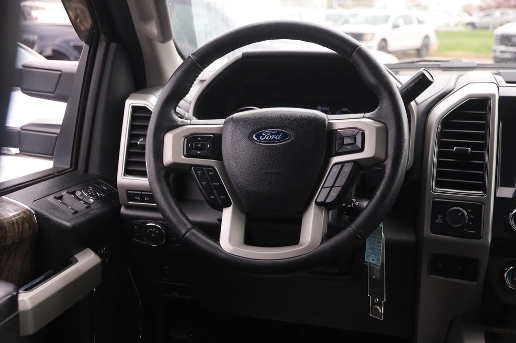 Ford Super Duty F-250 SRW Vehicle Full-screen Gallery Image 22