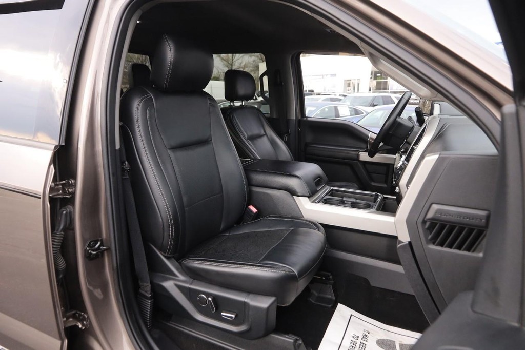 Ford Super Duty F-250 SRW Vehicle Full-screen Gallery Image 25