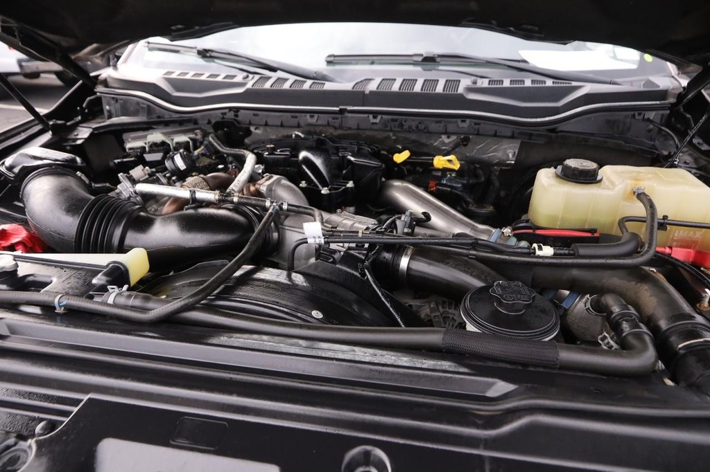 Ford Super Duty F-250 SRW Vehicle Full-screen Gallery Image 26