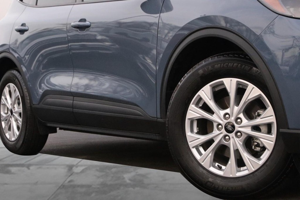 Ford Escape Vehicle Image 03