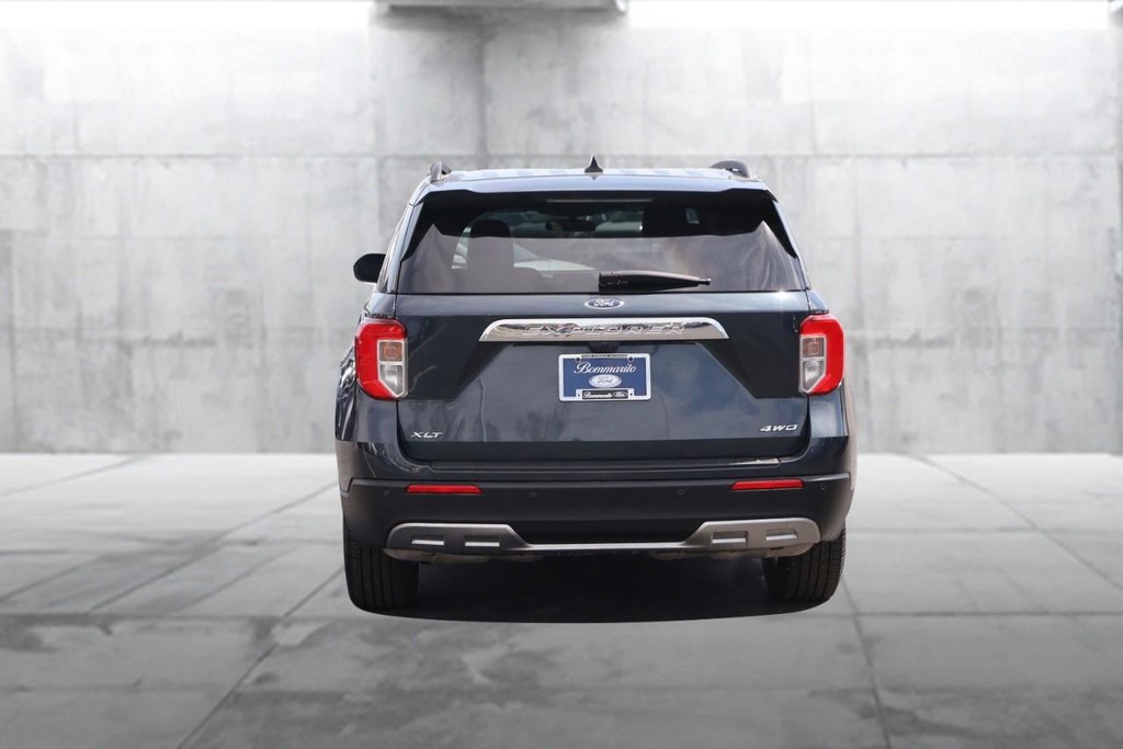 Ford Explorer Vehicle Image 06