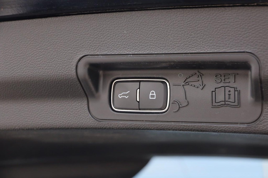 Ford Explorer Vehicle Image 08
