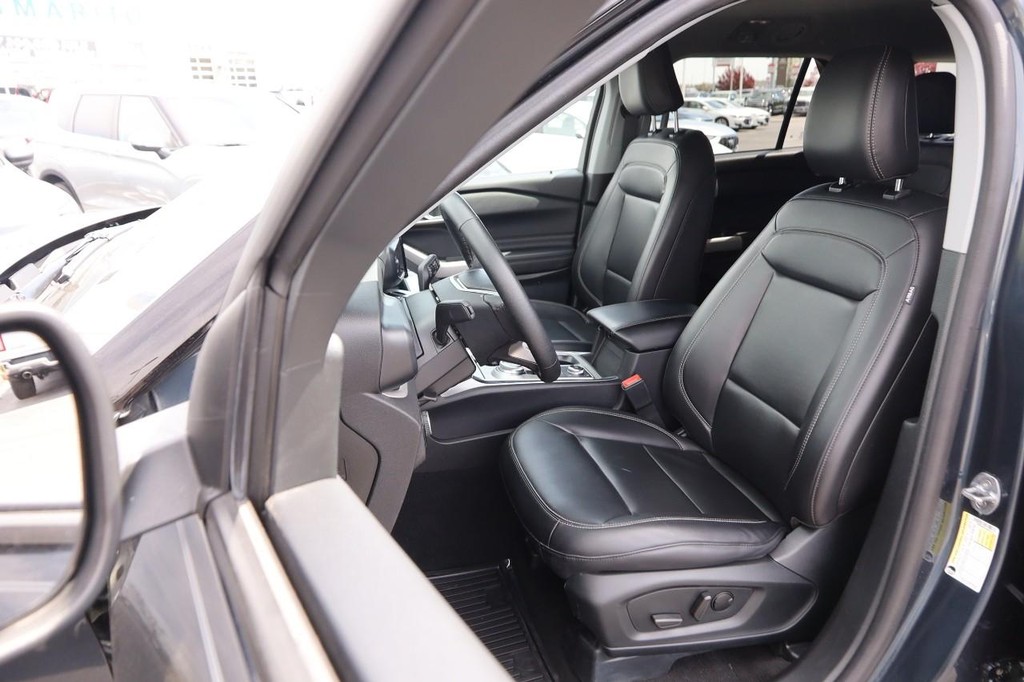 Ford Explorer Vehicle Image 09