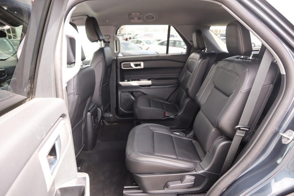 Ford Explorer Vehicle Image 10