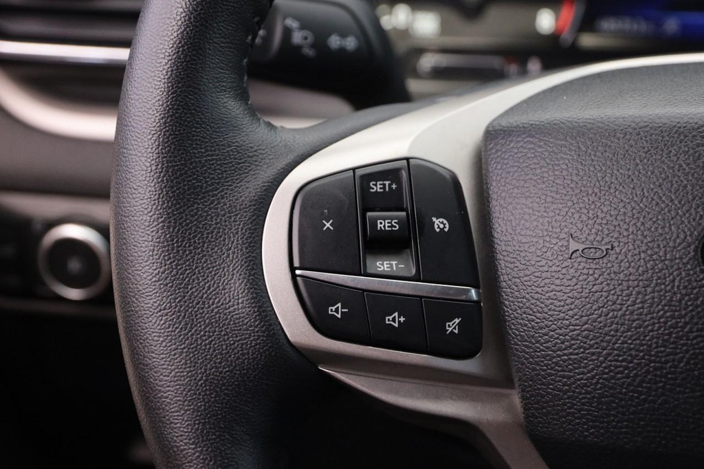 Ford Explorer Vehicle Image 13