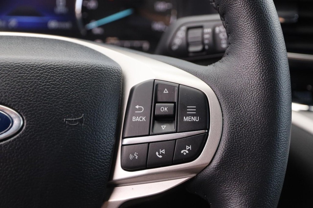 Ford Explorer Vehicle Image 14