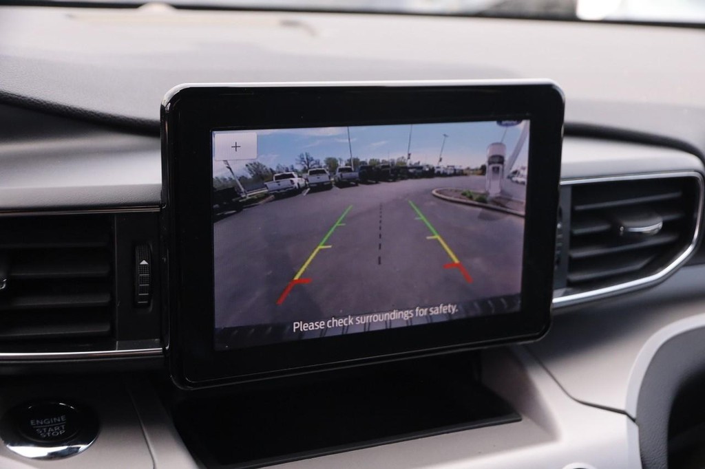 Ford Explorer Vehicle Image 18