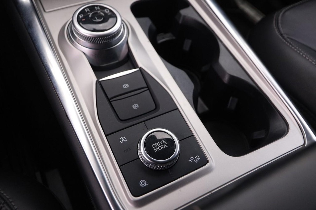 Ford Explorer Vehicle Image 20
