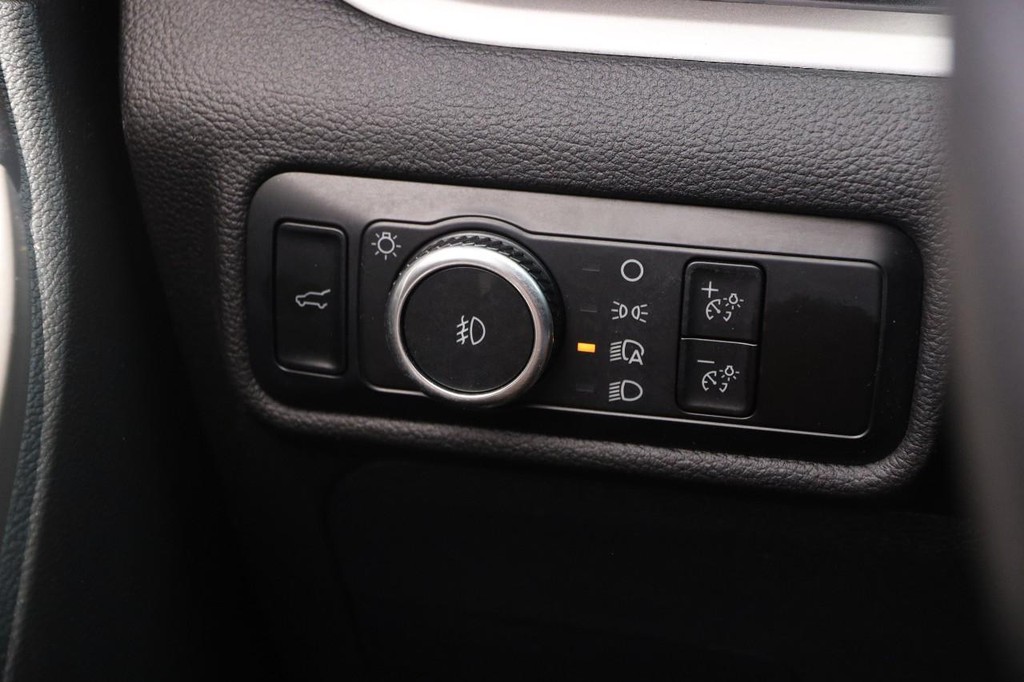 Ford Explorer Vehicle Image 21