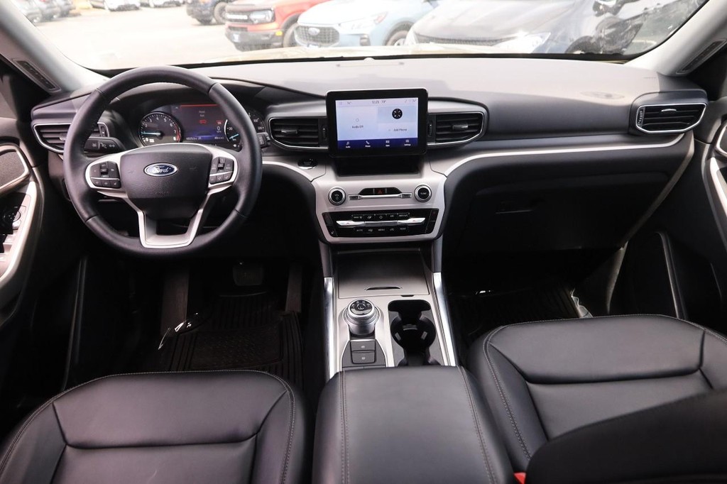 Ford Explorer Vehicle Image 22