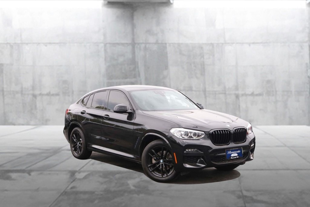 BMW X4 Vehicle Full-screen Gallery Image 02