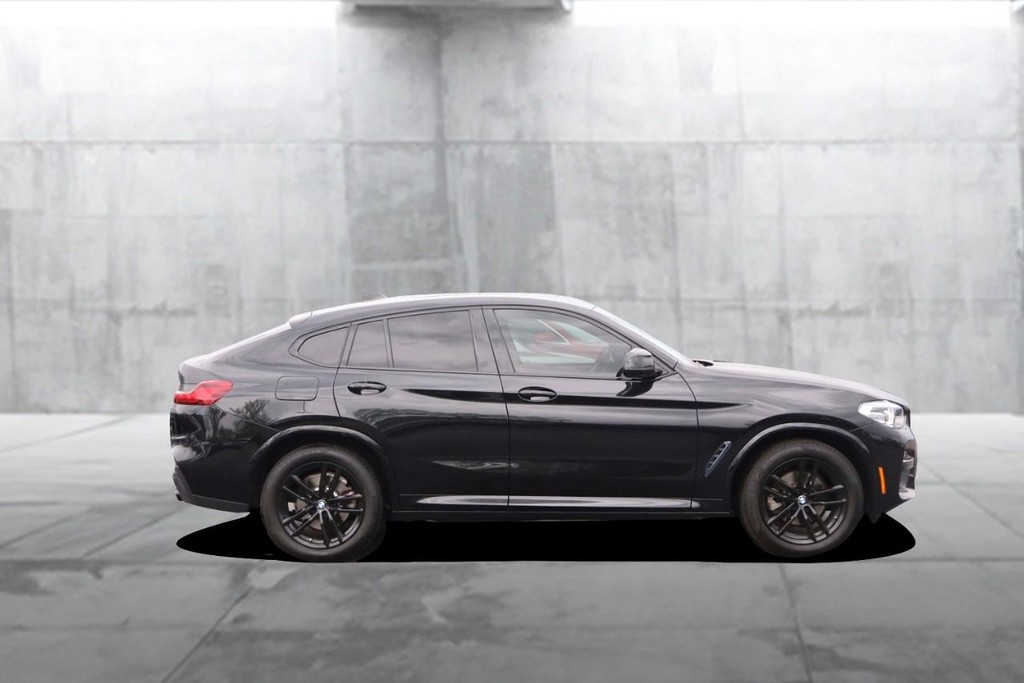 BMW X4 Vehicle Full-screen Gallery Image 05
