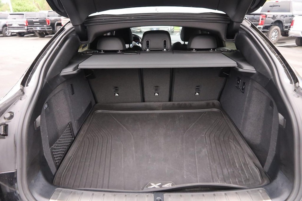 BMW X4 Vehicle Full-screen Gallery Image 07