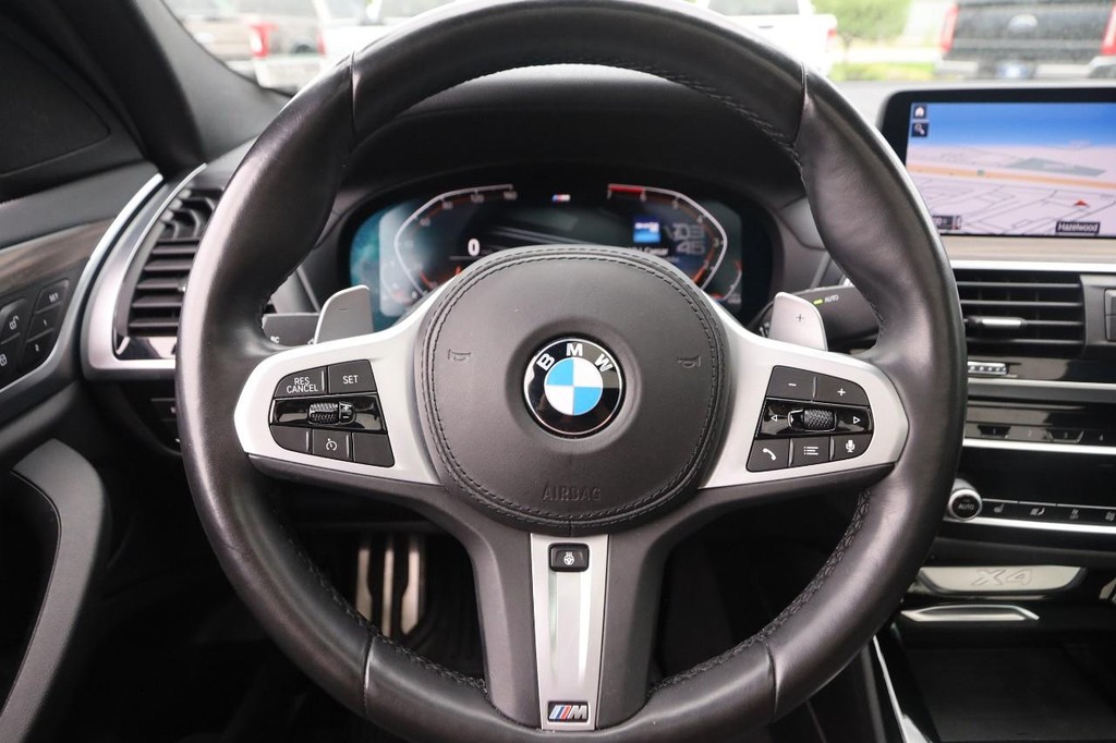 BMW X4 Vehicle Full-screen Gallery Image 12