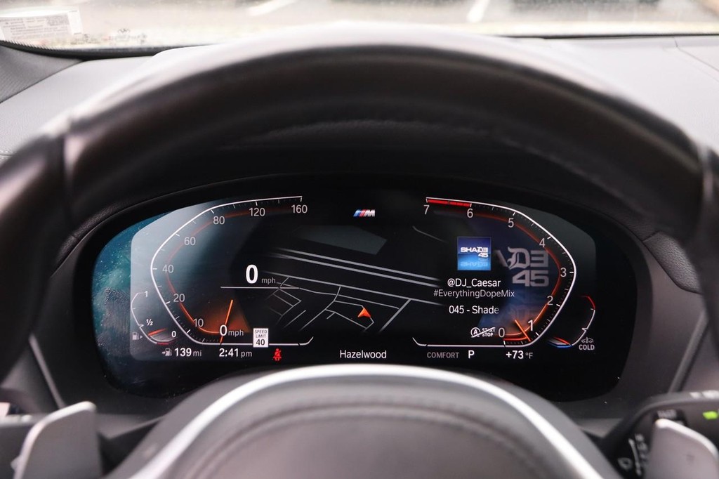 BMW X4 Vehicle Full-screen Gallery Image 15