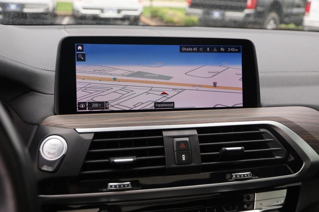 BMW X4 Vehicle Full-screen Gallery Image 17