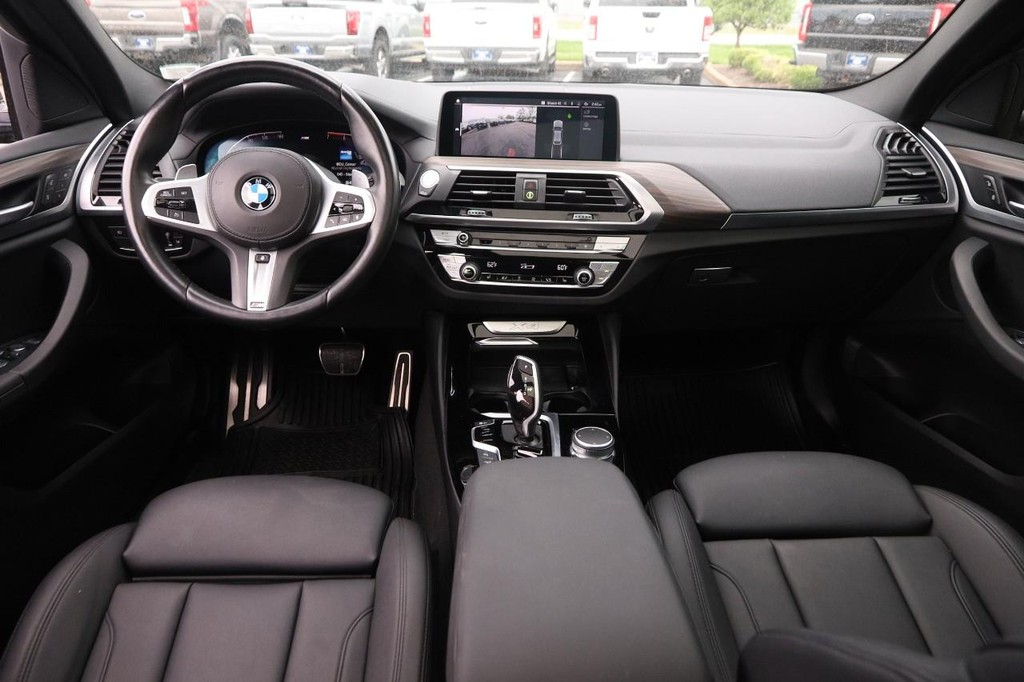 BMW X4 Vehicle Full-screen Gallery Image 24
