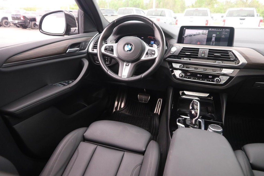 BMW X4 Vehicle Full-screen Gallery Image 25