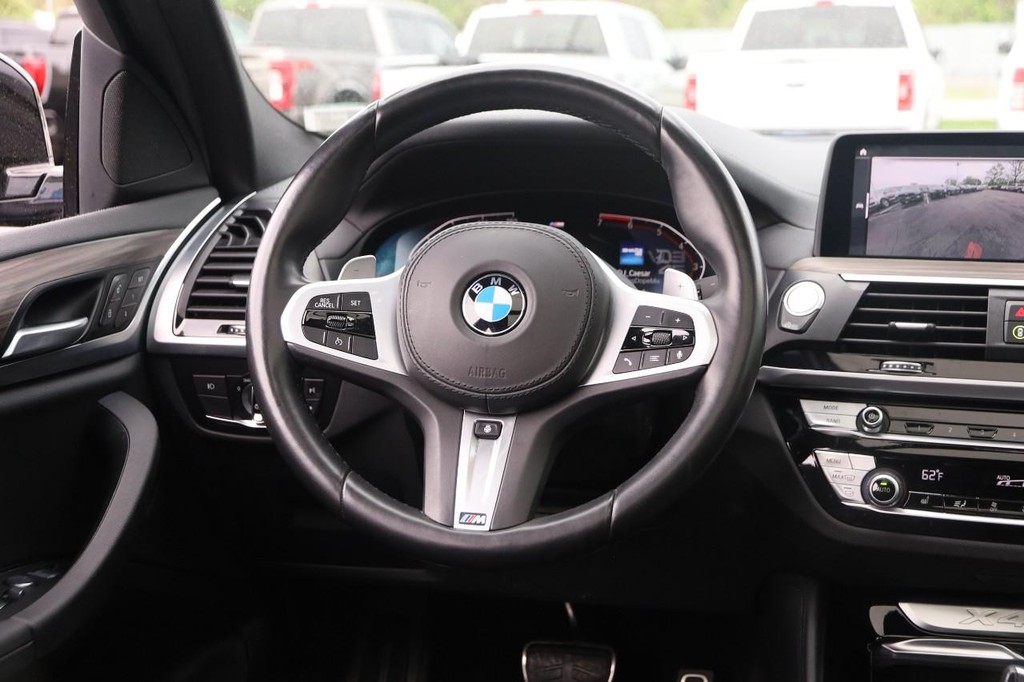 BMW X4 Vehicle Full-screen Gallery Image 26