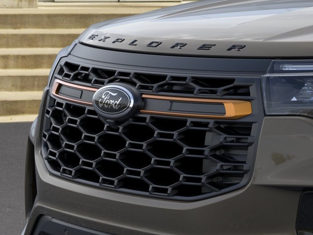 Ford Explorer Vehicle Full-screen Gallery Image 17
