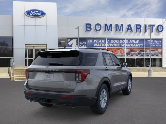 Ford Explorer Vehicle Full-screen Gallery Image 8
