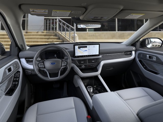 Ford Explorer Vehicle Full-screen Gallery Image 9