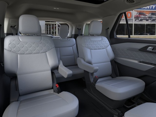 Ford Explorer Vehicle Full-screen Gallery Image 11