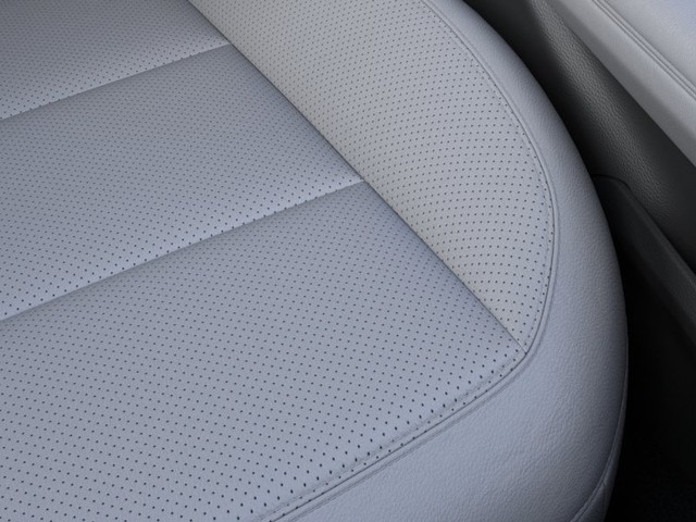 Ford Explorer Vehicle Full-screen Gallery Image 16