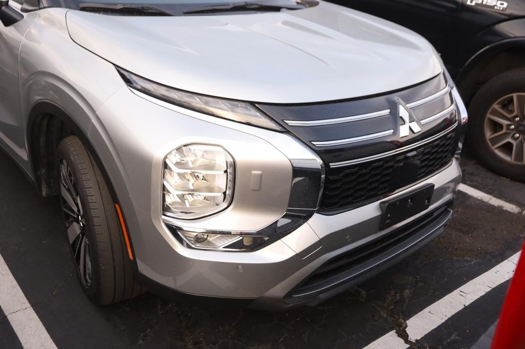 Mitsubishi Outlander Vehicle Image 02