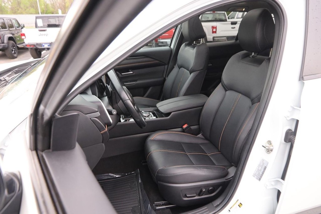 Mazda CX-50 Vehicle Image 09