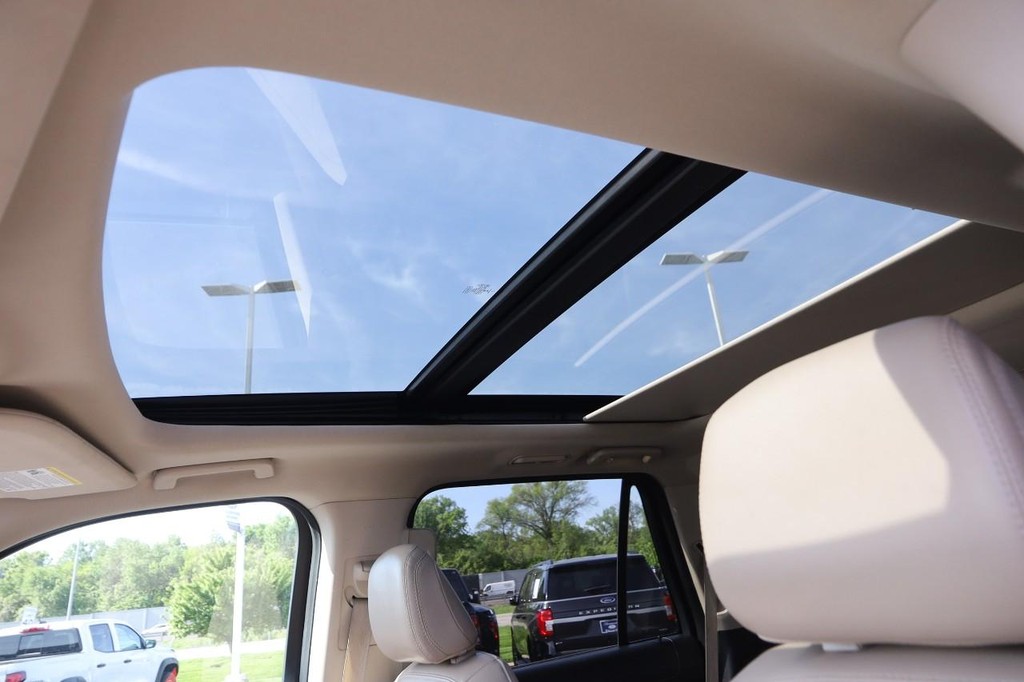 Ford Expedition Vehicle Image 09