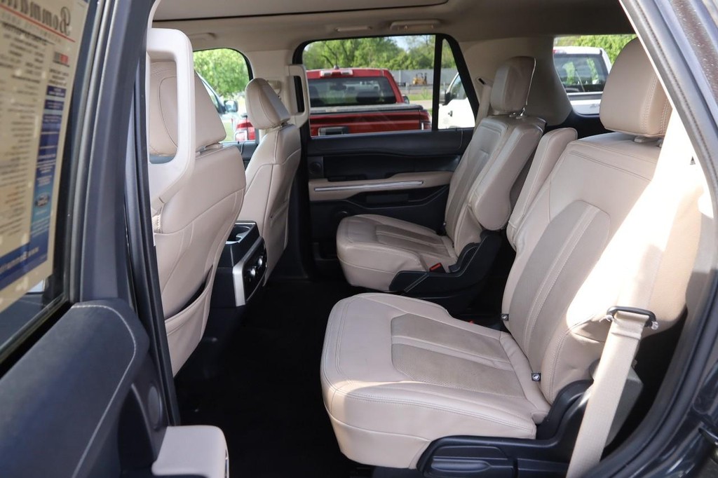 Ford Expedition Vehicle Image 11