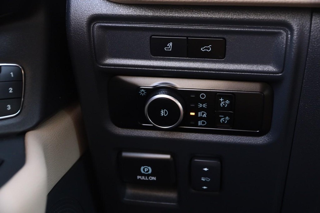 Ford Expedition Vehicle Image 23
