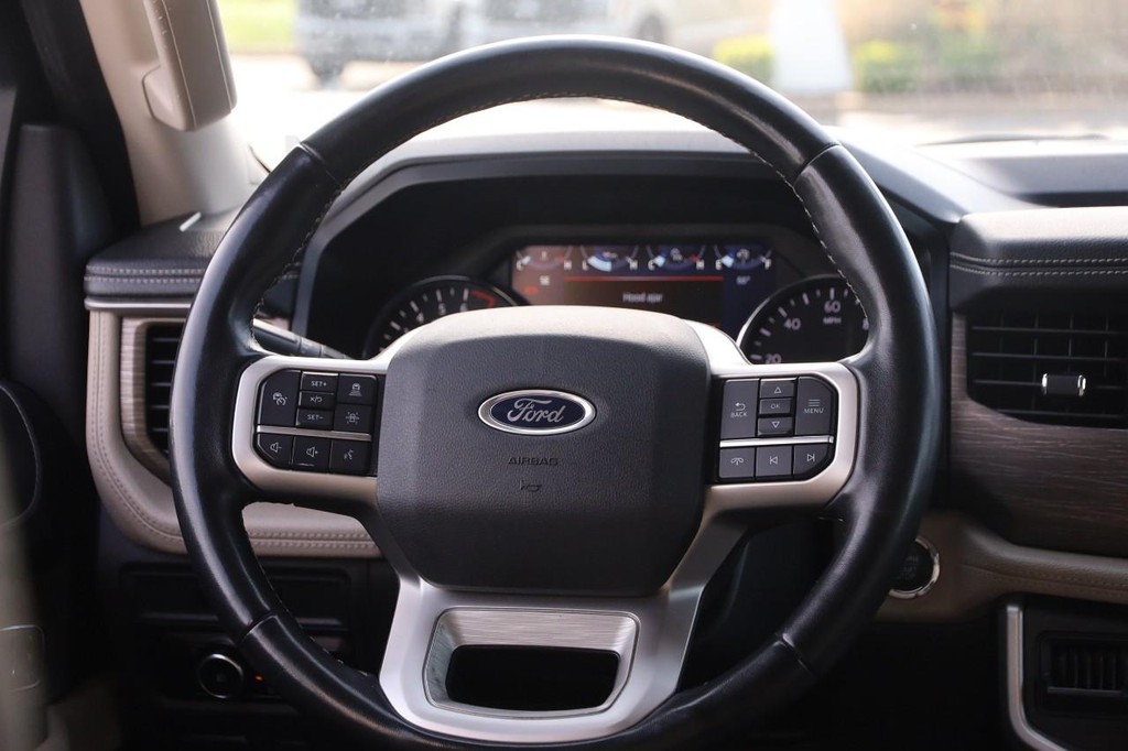 Ford Expedition Vehicle Image 26