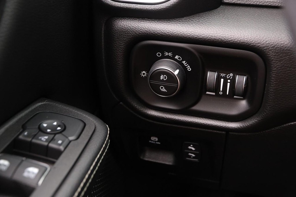 Ram 1500 Vehicle Image 22