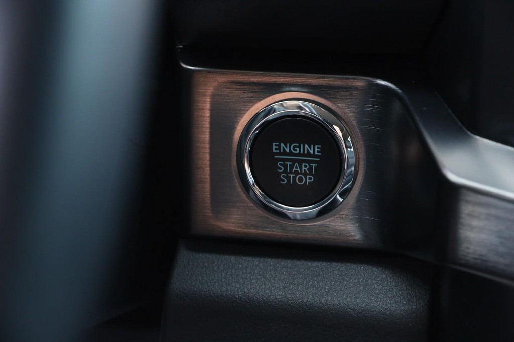 Ford Super Duty F-250 SRW Vehicle Image 15