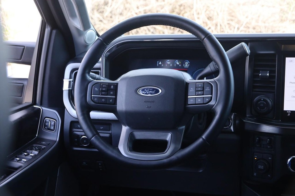 Ford Super Duty F-250 SRW Vehicle Image 24