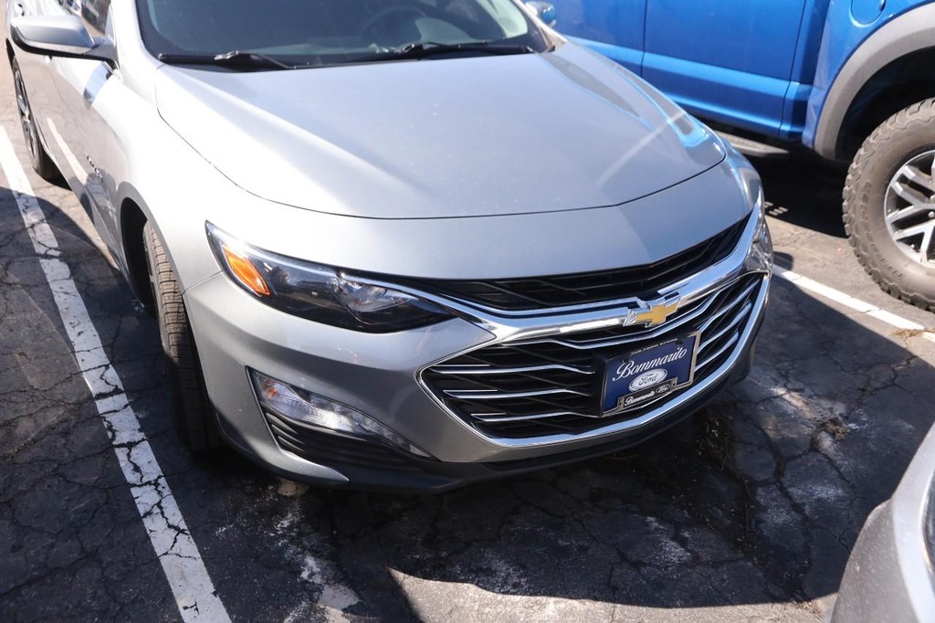 Chevrolet Malibu Vehicle Image 02