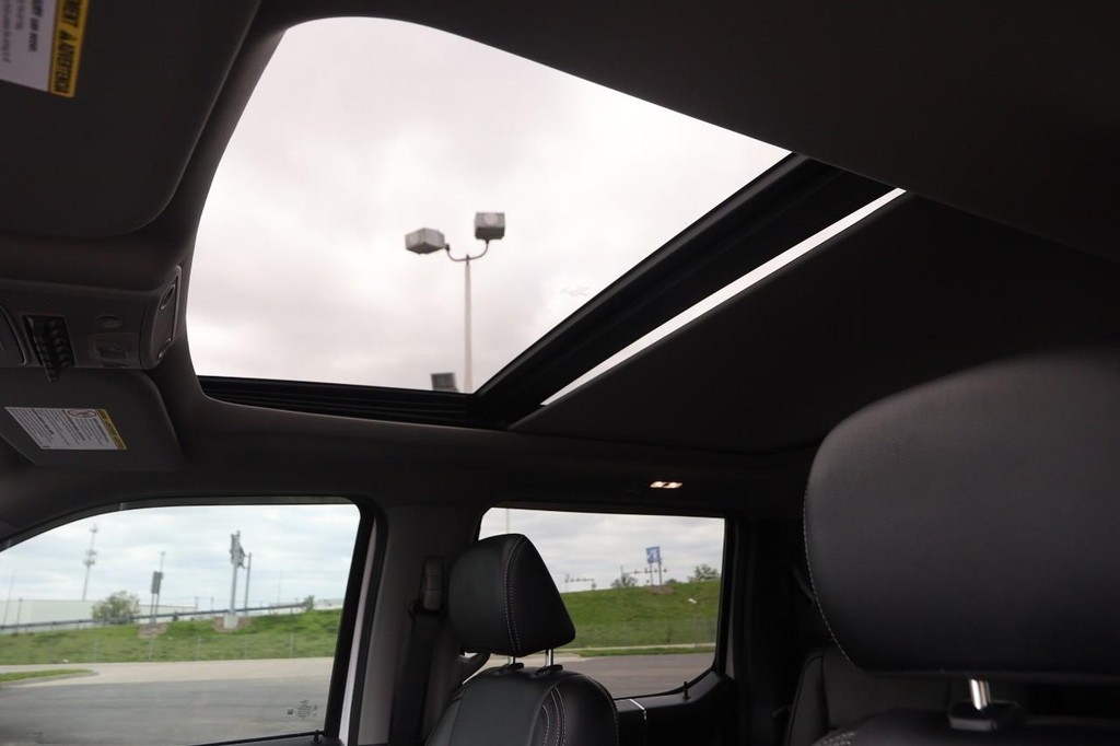 Ford Super Duty F-350 SRW Vehicle Image 10