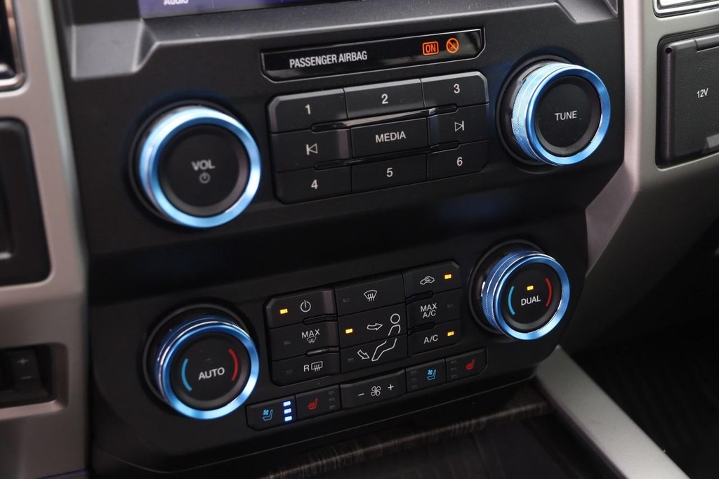 Ford Super Duty F-350 SRW Vehicle Image 21