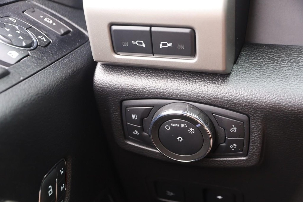 Ford Super Duty F-350 SRW Vehicle Image 24