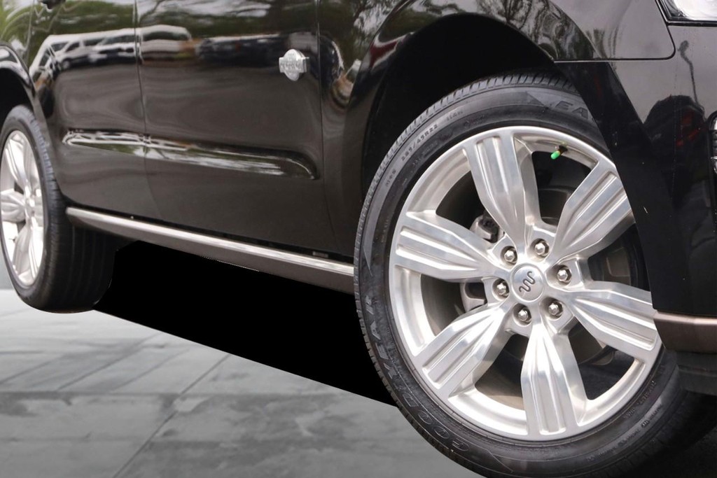 Ford Expedition Max Vehicle Full-screen Gallery Image 3