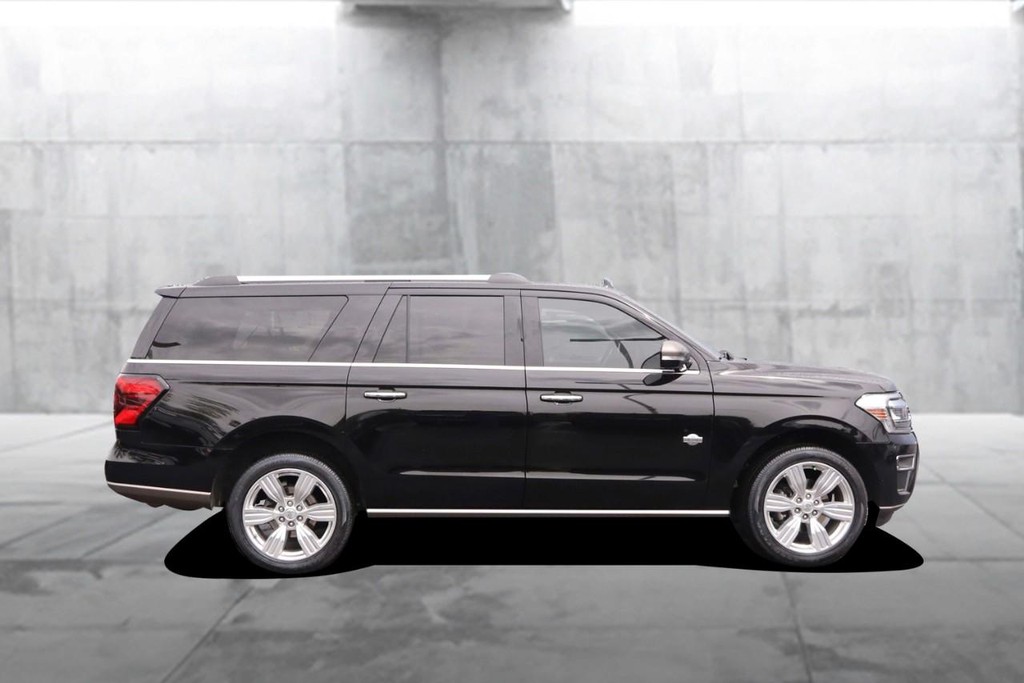 Ford Expedition Max Vehicle Full-screen Gallery Image 5