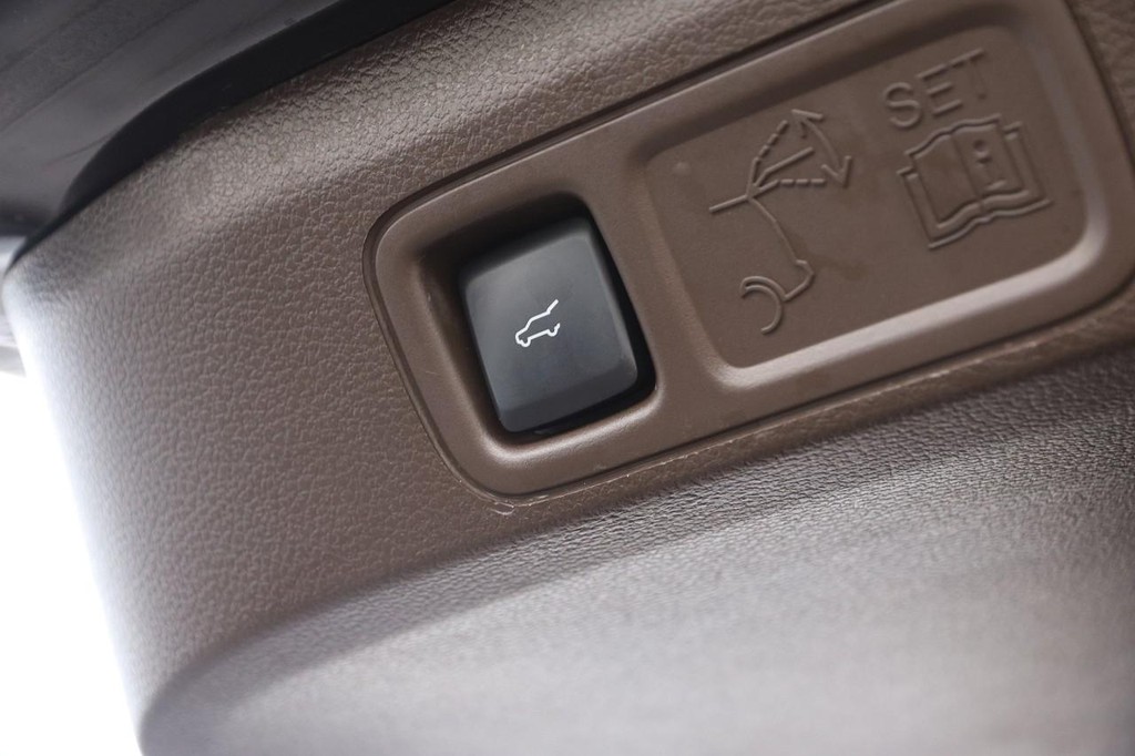 Ford Expedition Max Vehicle Full-screen Gallery Image 9